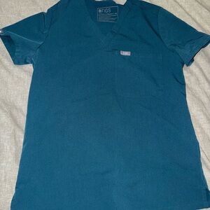 Women’s FIGS scrub set